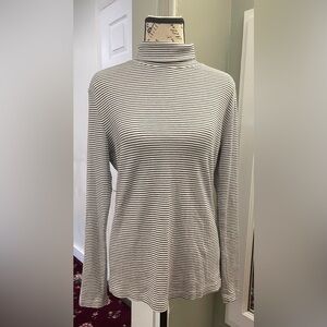 Vineyard Vines Black and White Fitted Long Sleeve Tee